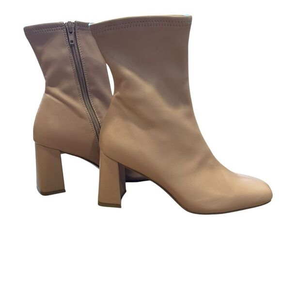 Revolve Steve Madden Harli Vegan Leather Ankle Boot in Blush NWOT - Picture 8 of 12